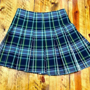 Tartan plaid school girl uniform pleated mini skirt.  Heavy fabric, zip back
